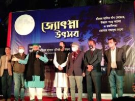 হুমায়ুন আহমেদের ‘জল জোছনা’ এখন চট্টগ্রামের লালদীঘিতে।