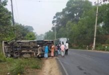 আরাকান সড়কে দূর্ঘটনার নতুন তথ্য। লবন বোঝাই ট্রাকে পিচ্ছিল মহাসড়ক।