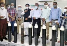 মা ও শিশু হাসপাতালে অক্সিজেন সিলিন্ডার প্রদান করলেন কাতারের চট্টগ্রাম সমিতি